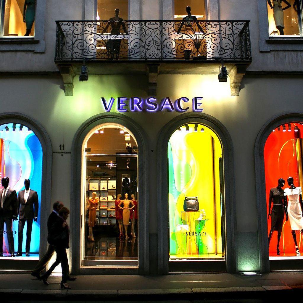 Versace-Via-montenapoleone