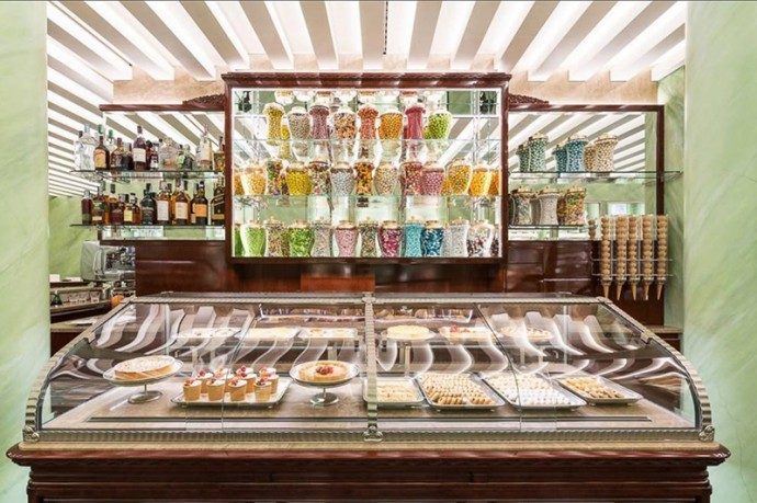 Ciam veste Prada nella nuova pasticceria Marchesi